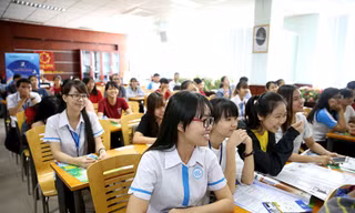 Nhiều sinh viên ra trường không tìm được việc làm. Ảnh: Hồng Vĩnh