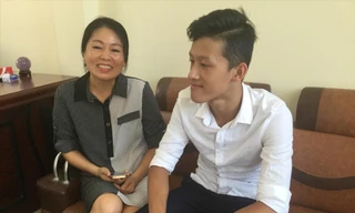 Nam và cô giáo chủ nhiệm 