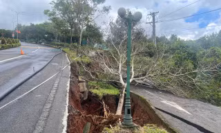 Đường Hồ Chí Minh bị đứt gãy: Đề xuất xây cầu cạn, nắn đường
