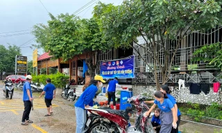 Thanh niên tổ chức đêm nhạc, rửa xe thu được tiền triệu gây quỹ giúp trẻ nghèo đến trường