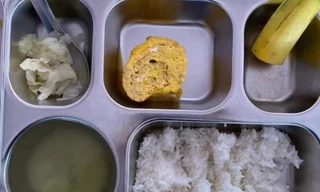 Trường Quốc tế nói gì về suất cơm lèo tèo như cho người giảm cân?