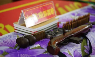 Đắk Lắk: Người dân giao nộp hàng trăm khẩu súng cho công an