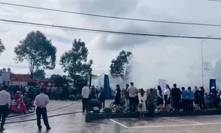 Đắk Lắk: Đội chữa cháy của doanh nghiệp hỗ trợ cùng lực lượng chức năng kịp thời khống chế đám cháy nhà dân