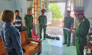 Đối tượng cho vay lãi nặng bị ‘con nợ’ lừa cầm cố nhiều sổ đỏ giả