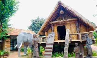 Vẻ đẹp buôn cổ giữa lòng thành phố cà phê
