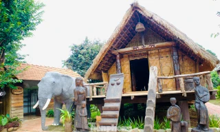 Vẻ đẹp buôn cổ giữa lòng thành phố cà phê