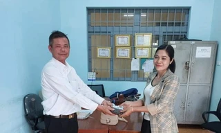 Nhặt được iPhone 13 và 40 triệu đồng, người đàn ông tìm cách trả lại