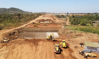 Nhộn nhịp trên đại công trường cao tốc 21.935 tỷ đồng