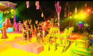 Thi giã gạo, nhắm mắt đập heo ở Hội Xuân Liêng Nung 