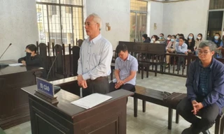 Cựu hiệu trưởng ở Đắk Lắk lập khống hồ sơ để bù tiền quà lễ, Tết