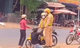 Sự thật clip nam thanh niên quỳ gối trước CSGT ở Đắk Lắk