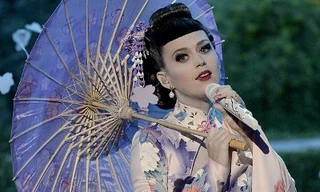 Katy Perry hóa nữ Geisha gợi cảm tại AMA 2013