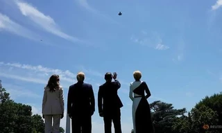 Tổng thống Mỹ, Ba Lan và các phu nhân chứng kiến màn trình diễn của các máy bay F-35