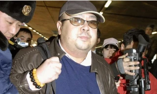 Kim Jong Nam tới sân bay Bắc Kinh hồi tháng 2/2007 (Reuters/Kyodo)