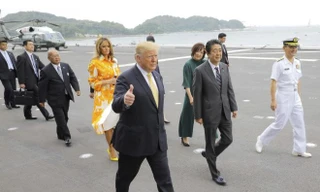 Ông Trump và ông Abe tới thăm căn cứ hải quân
