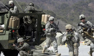 Lính Mỹ và Hàn Quốc tập trận chung ở Pocheon, phía bắc Seoul hồi năm 2015 ảnh: AP