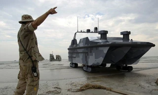 Trung Quốc ra mắt tàu tấn công đổ bộ không người lái