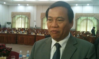 Không giám sát, phản biện kiểu phong trào