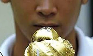 Đại gia thí mạng với trào lưu… nuốt vàng