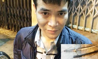 Long và chiếc kiếm Nhật bị công an thu giữ (ảnh nhỏ).