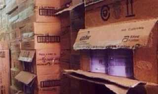 Các thùng sữa bị cơ quan chức năng kiểm tra ngày 13/1