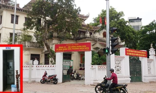 UBND phường Điện Biên và nhà vệ sinh nữ - nơi xảy ra sự việc nạn nhân tự thiêu