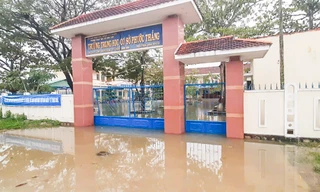 Hơn 3.000 học sinh ở Bình Định nghỉ học do trường ngập nước