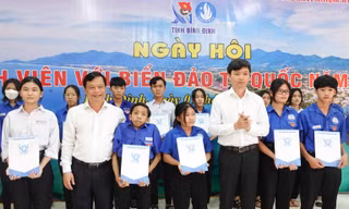 Sinh viên với biển, đảo Tổ quốc
