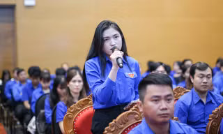 Chủ tịch tỉnh Bình Định đối thoại với thanh niên 