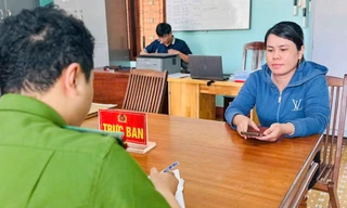 Tài khoản ngân hàng của nữ thợ may ở Bình Định bất ngờ ‘nhảy số’ dư 300 triệu đồng