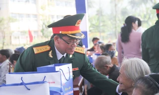 ‘Xuân Khu 5 đoàn kết - Tết thắm tình quân dân’ tại huyện miền núi An Lão