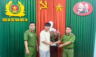Sau 2 giờ nhận tin báo, công an tìm lại được tài sản cho người nước ngoài bị mất tại sân ga