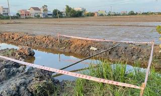 Bình Định: Cháu bé tử vong khi trượt chân xuống hố nước của công trình đang thi công