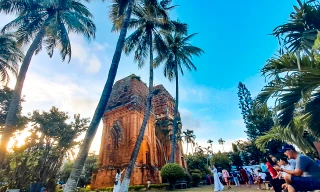 Chiêm ngưỡng vẻ đẹp tháp Chăm gần nghìn năm ở Quy Nhơn