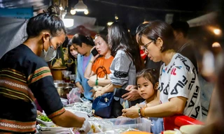 Chen chân thưởng thức ẩm thực ở phố biển Quy Nhơn 