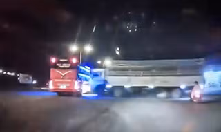 Bình Định: Hàng chục người trên xe khách bị thương sau cú tông của xe tải