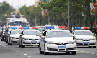 Không nhường đường xe ưu tiên, 2 lái xe bị xử phạt 