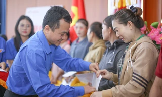 Ấm áp ‘Gian hàng 0 đồng’ cho thanh niên công nhân