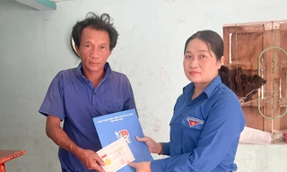 Truy tặng huy hiệu Tuổi trẻ dũng cảm cho nam sinh lớp 6 ở Bình Định