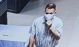 Mạo danh phó giám đốc vào phòng bệnh yêu cầu người nhà bệnh nhân đưa tiền để truyền máu, cho thuốc bổ