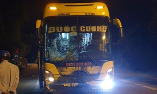 Xe máy va chạm với ô tô khách, 3 thanh niên tử vong tại chỗ