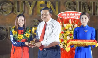 Bình Định tuyên dương 10 gương mặt trẻ tiêu biểu đạt Giải thưởng Ngô Mây