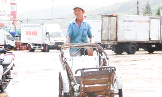 Oằn mình mưu sinh dưới cái nắng gay gắt