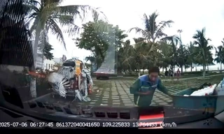 Anh công nhân môi trường nhận 'mưa lời khen' với hành động đầy trách nhiệm