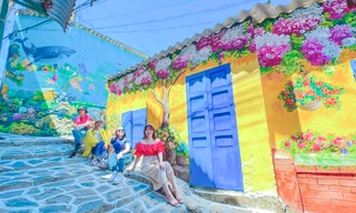 Những bức bích họa thơ mộng ở làng chài Nhơn Lý