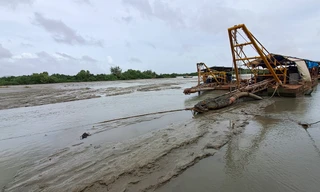 Vụ khúc sông bị bùn thải vùi lấp: Phải chụp ảnh khắc phục báo cáo hằng ngày