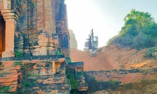 Giám đốc Sở thu hồi văn bản 'truy tìm' người cung cấp tin tu bổ tháp cổ