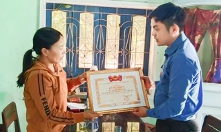 Truy tặng Huy hiệu Tuổi trẻ dũng cảm cho thanh niên cứu bạn bị đuối nước ở Bình Định