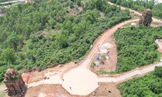 Đưa xe cơ giới lên khu vực tu bổ tháp cổ, hai Sở của Bình Định nói gì?