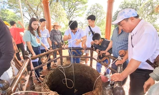 Vạn người nô nức về bảo tàng Quang Trung, xếp hàng uống nước giếng cổ nhà Tây Sơn